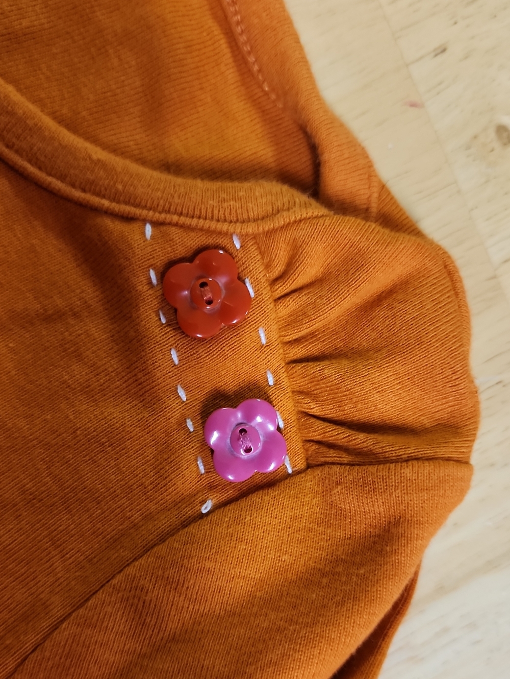 VTG Gymboree Girls Orange Floral Applique Long Sleeve Button Accent Top Size 4 - Picture 6 of 9